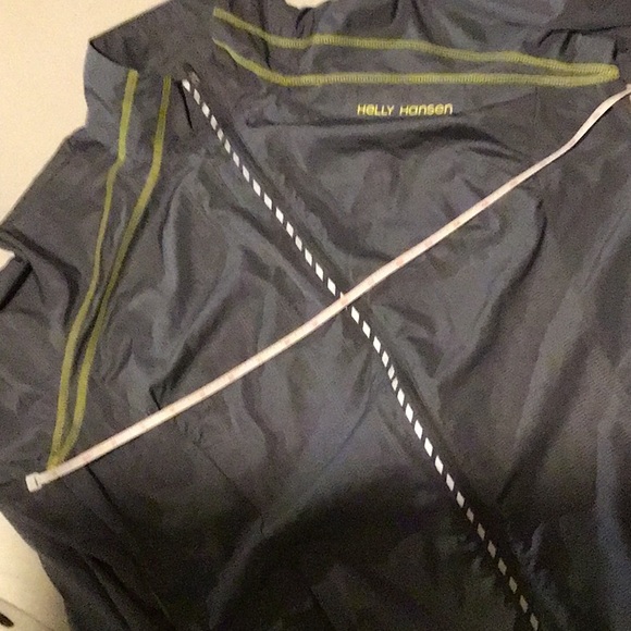 Helly Hansen running jacket. - Picture 8 of 8